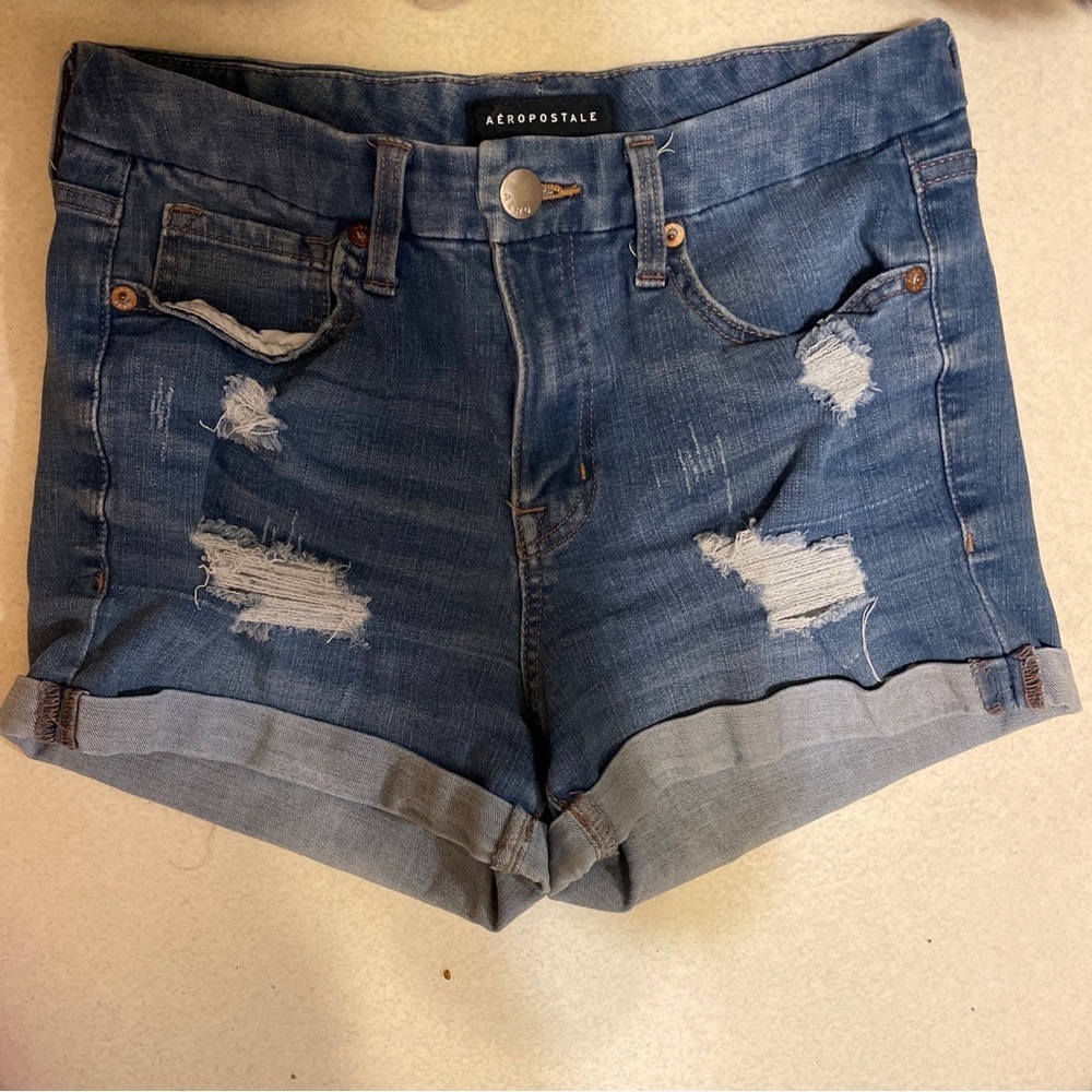 Aeropostale high rise curvy midi 3” cuffed denim shorts size 8.